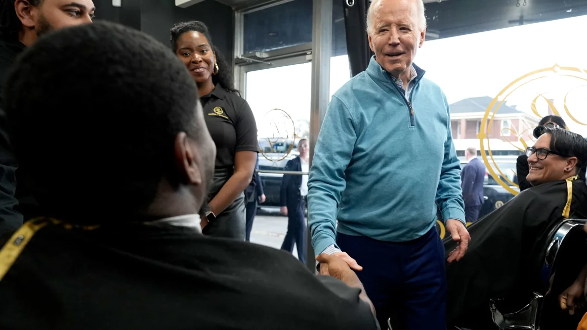 Politik Terbaru : Biden berupaya untuk meningkatkan dukungan dari pemilih kulit hitam menjelang pemilihan umum