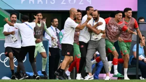 Pelatih Argentina mengecam ‘sirkus’ saat kekacauan melanda pertandingan pembuka sepak bola Olimpiade 